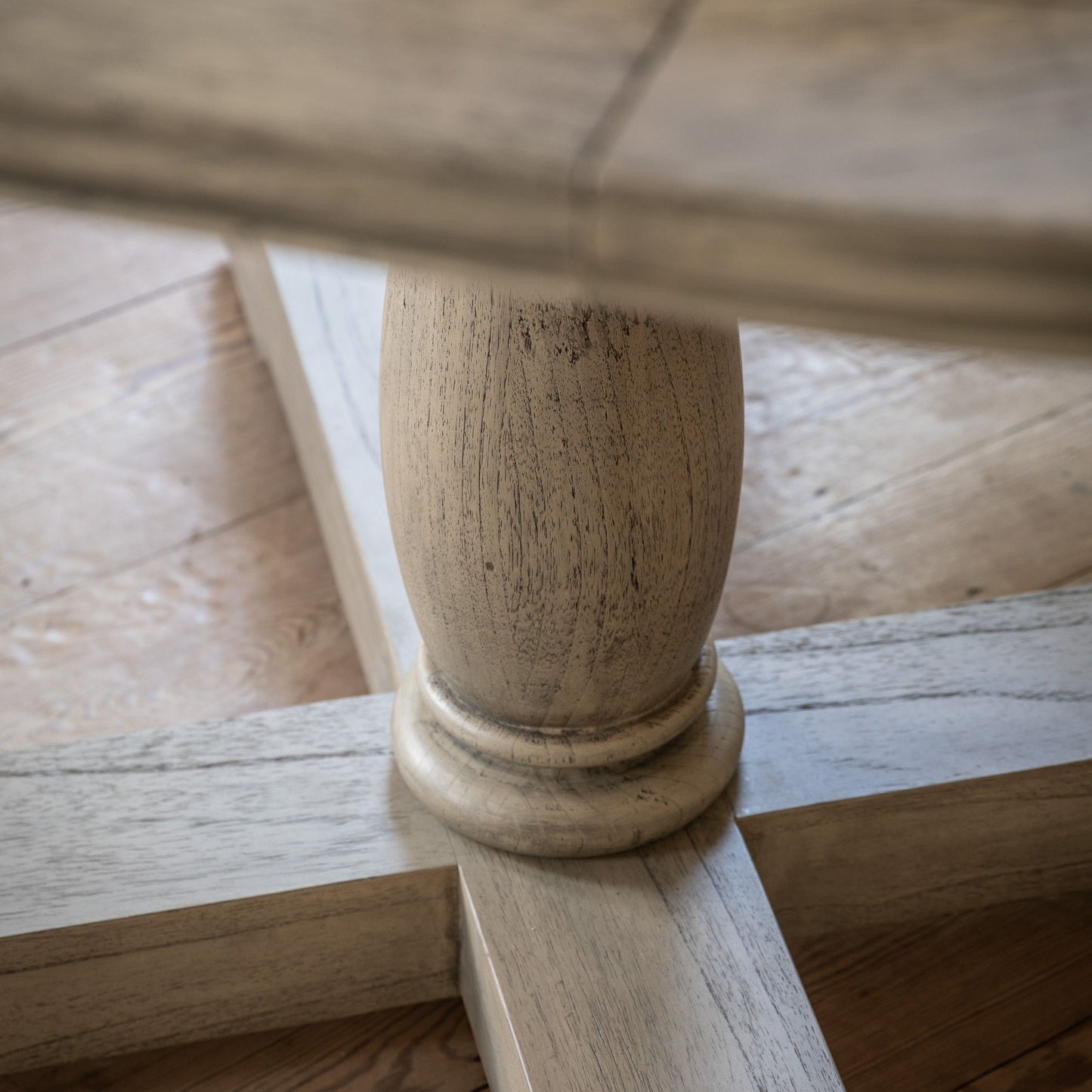 Montauk Round Extending Dining Table