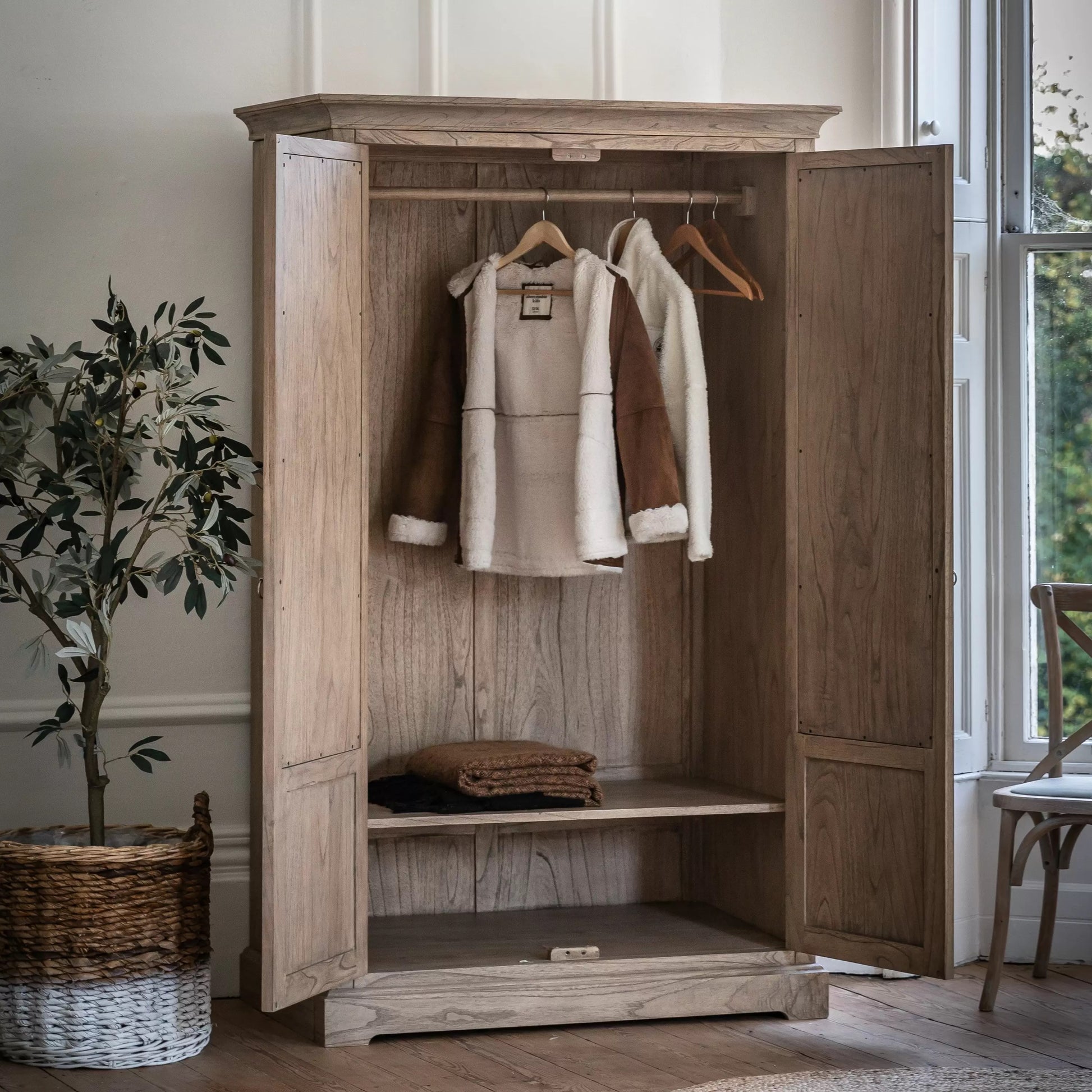 Wardrobe with Mirror Doors