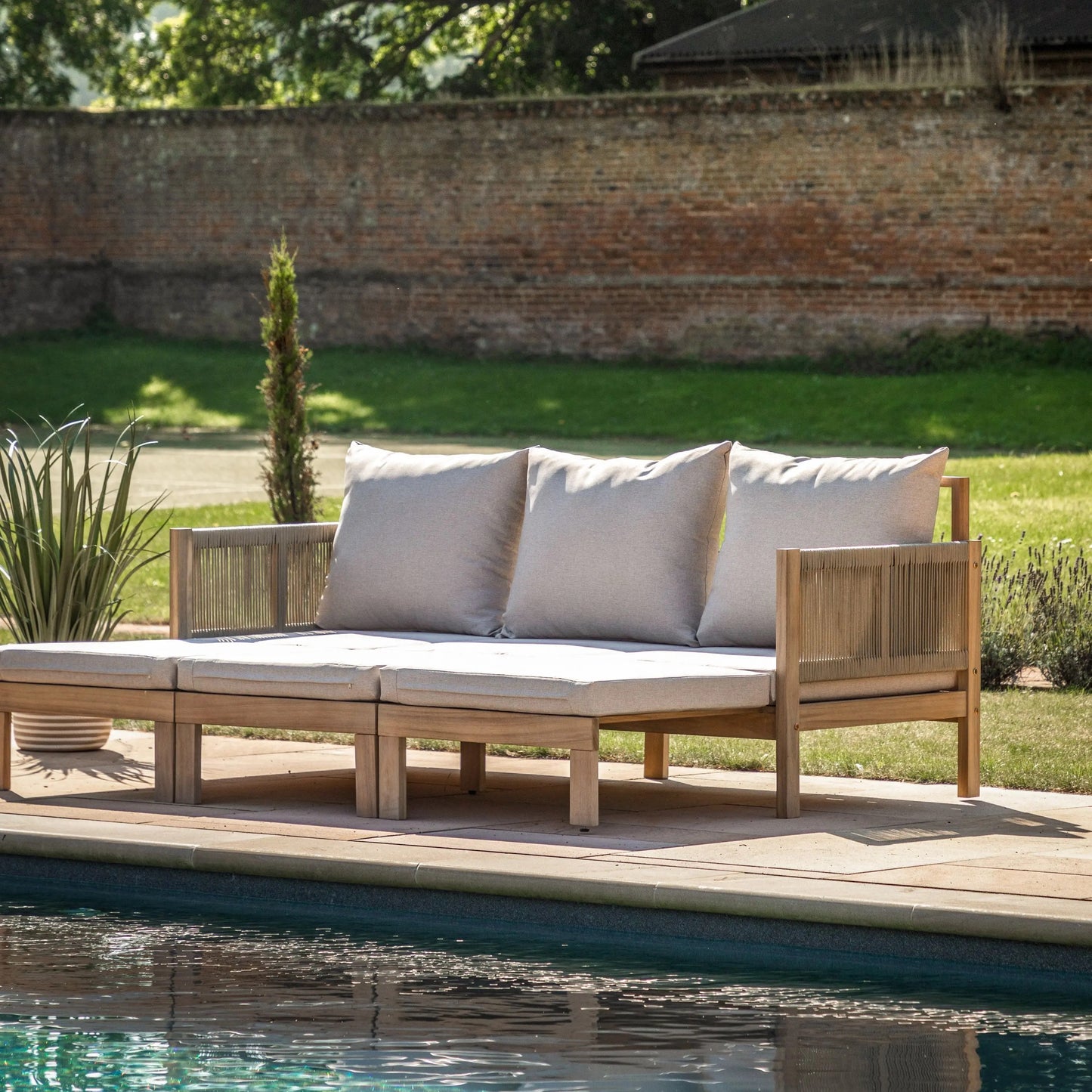 Fairfield Pull Out Sofa