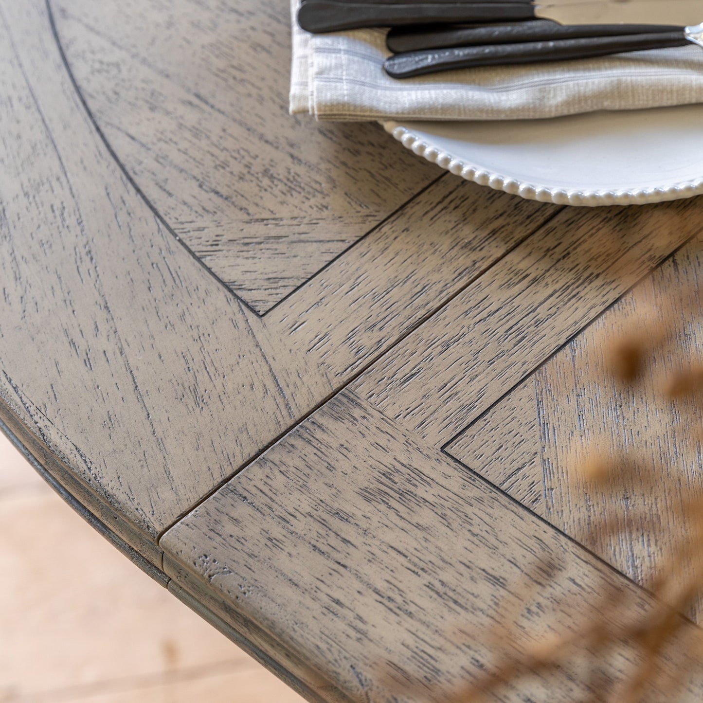 Montauk Round Extending Dining Table