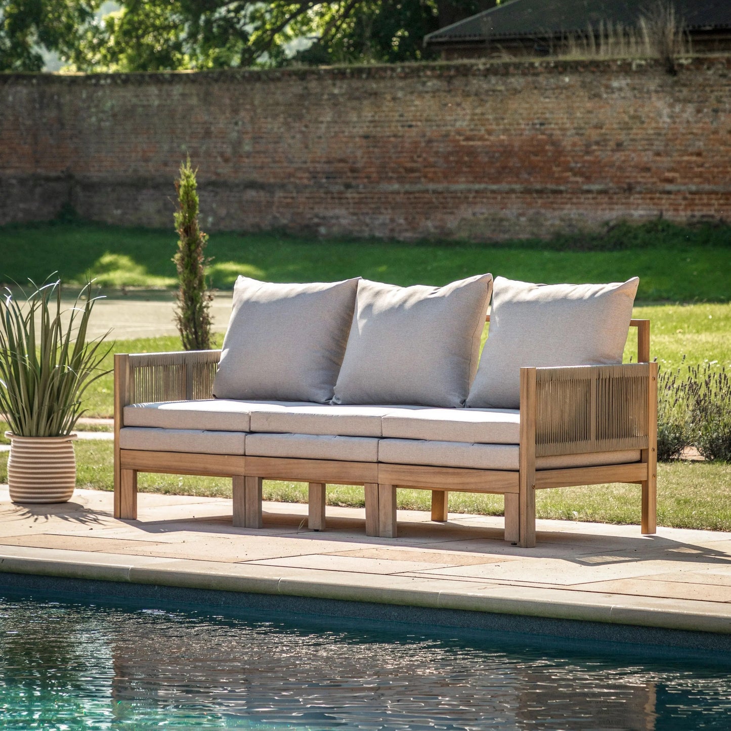 Fairfield Pull Out Sofa