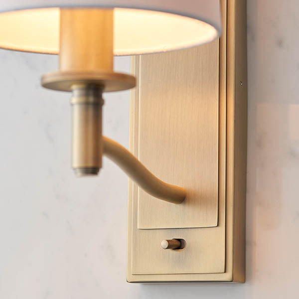 Colton Wall Light (Antique Brass)