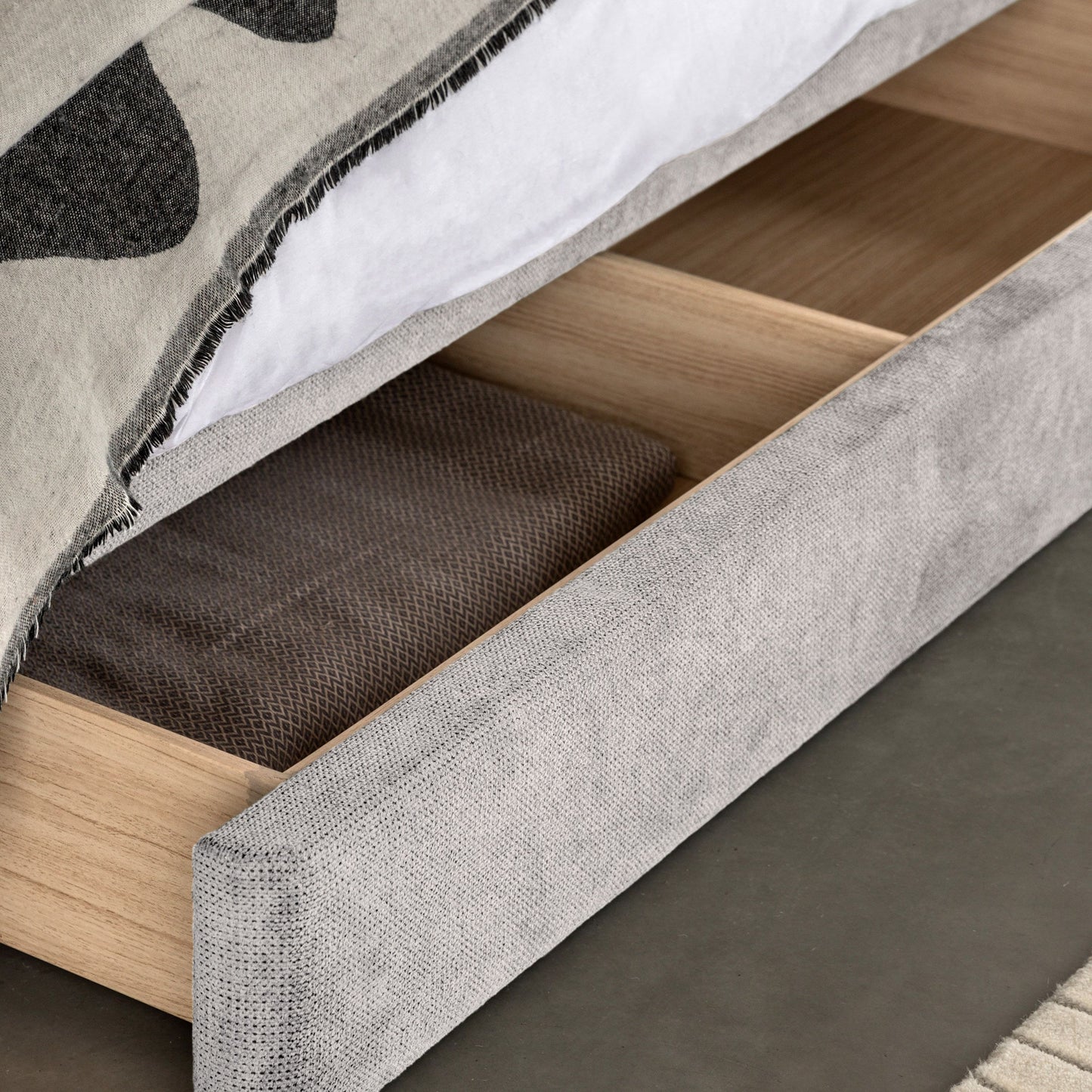 Burnham King Bed