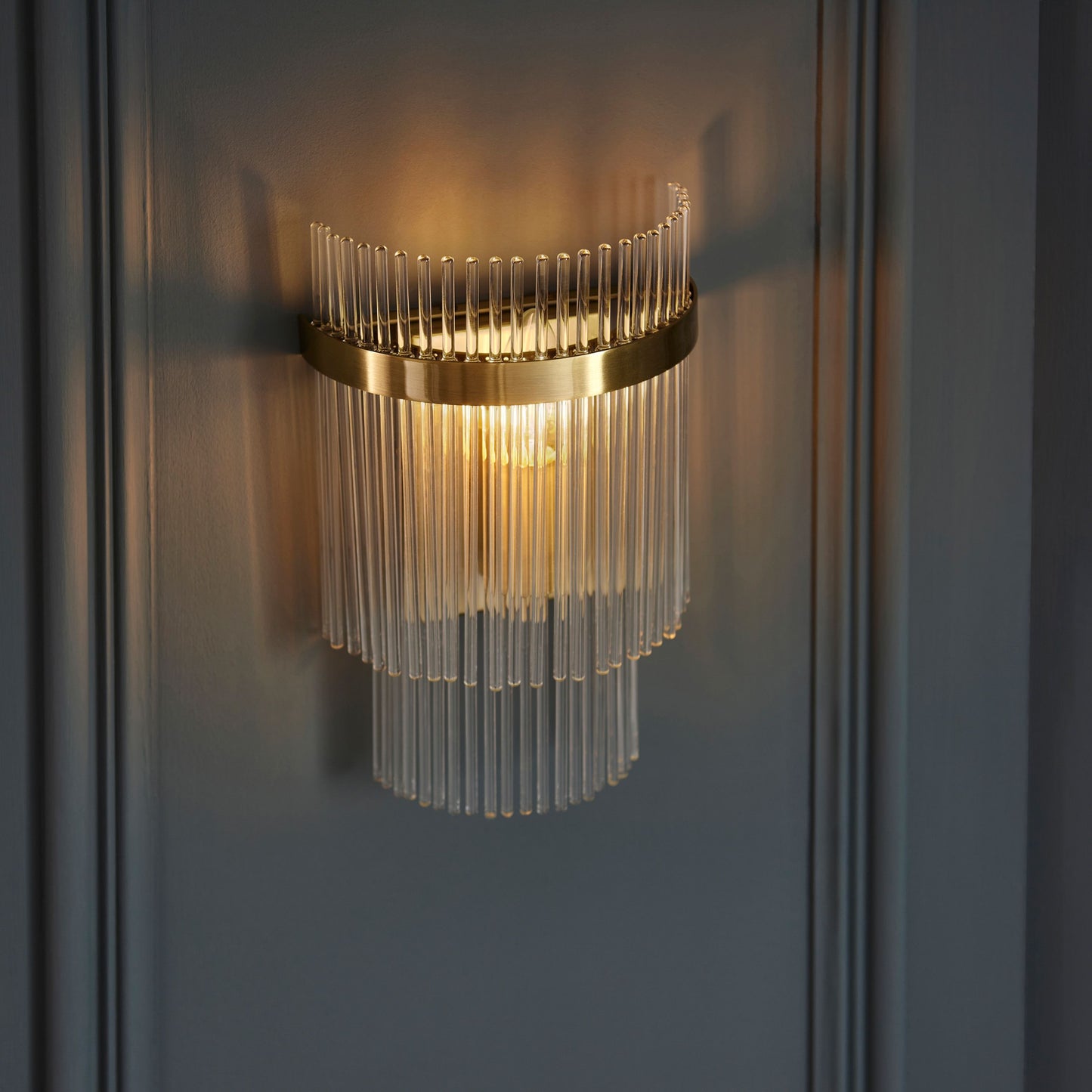 Menton Wall Light (Antique Brass)