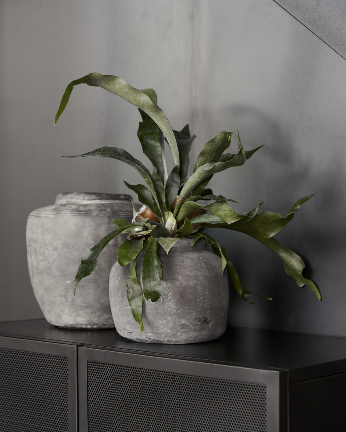 Henley Concrete Vase (Small)