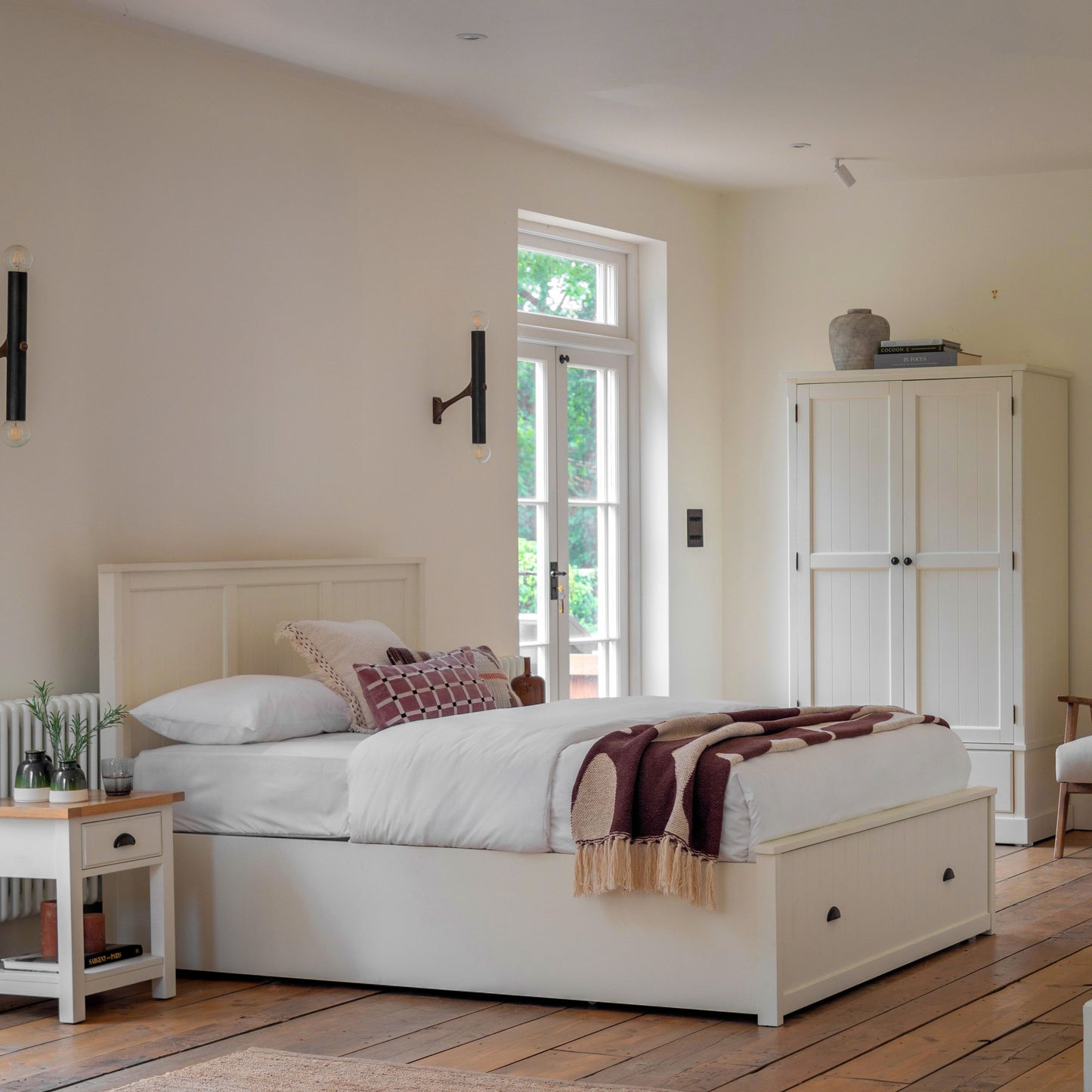 Hedley King Bed