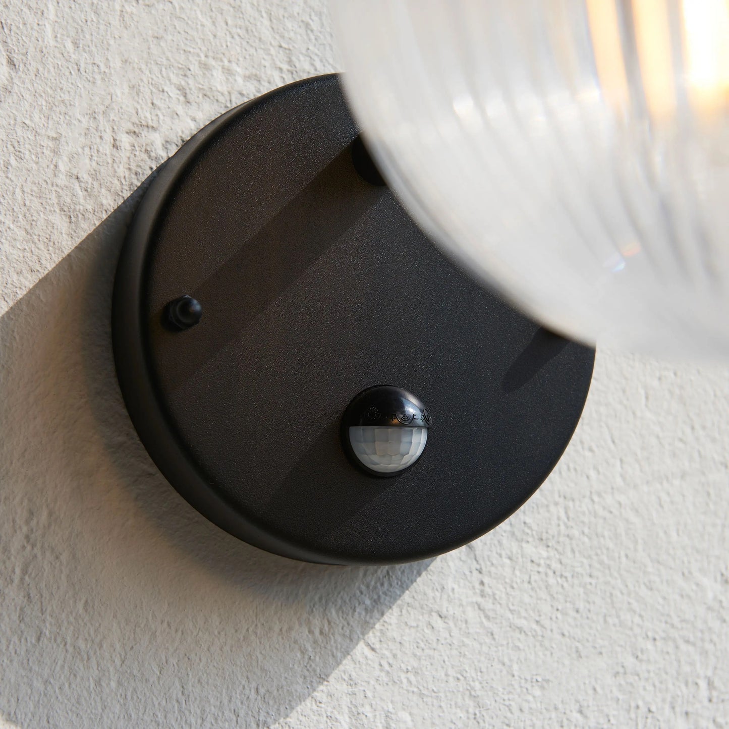 Elwood Outdoor Wall Light