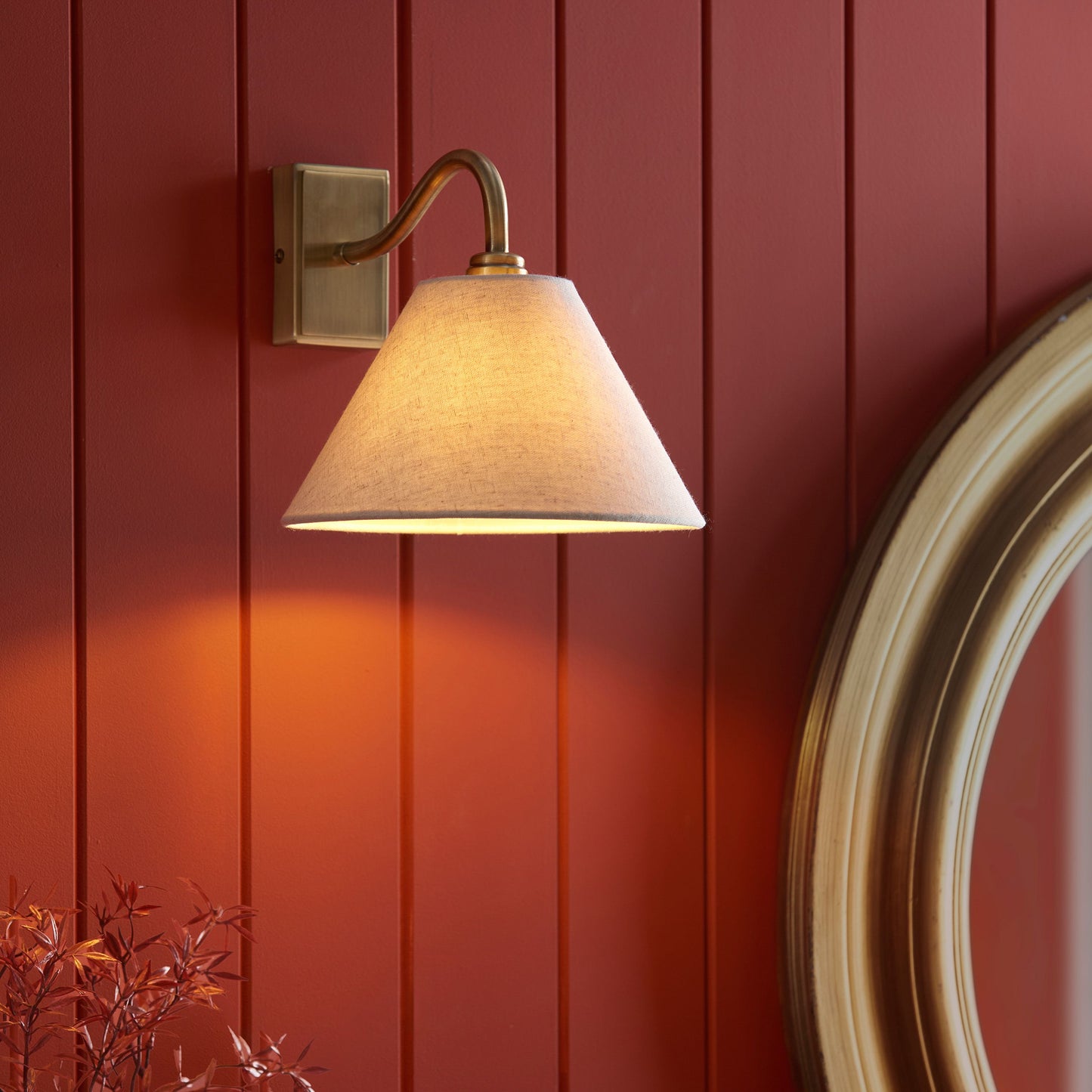 Evans Wall Light (Aged Brass)
