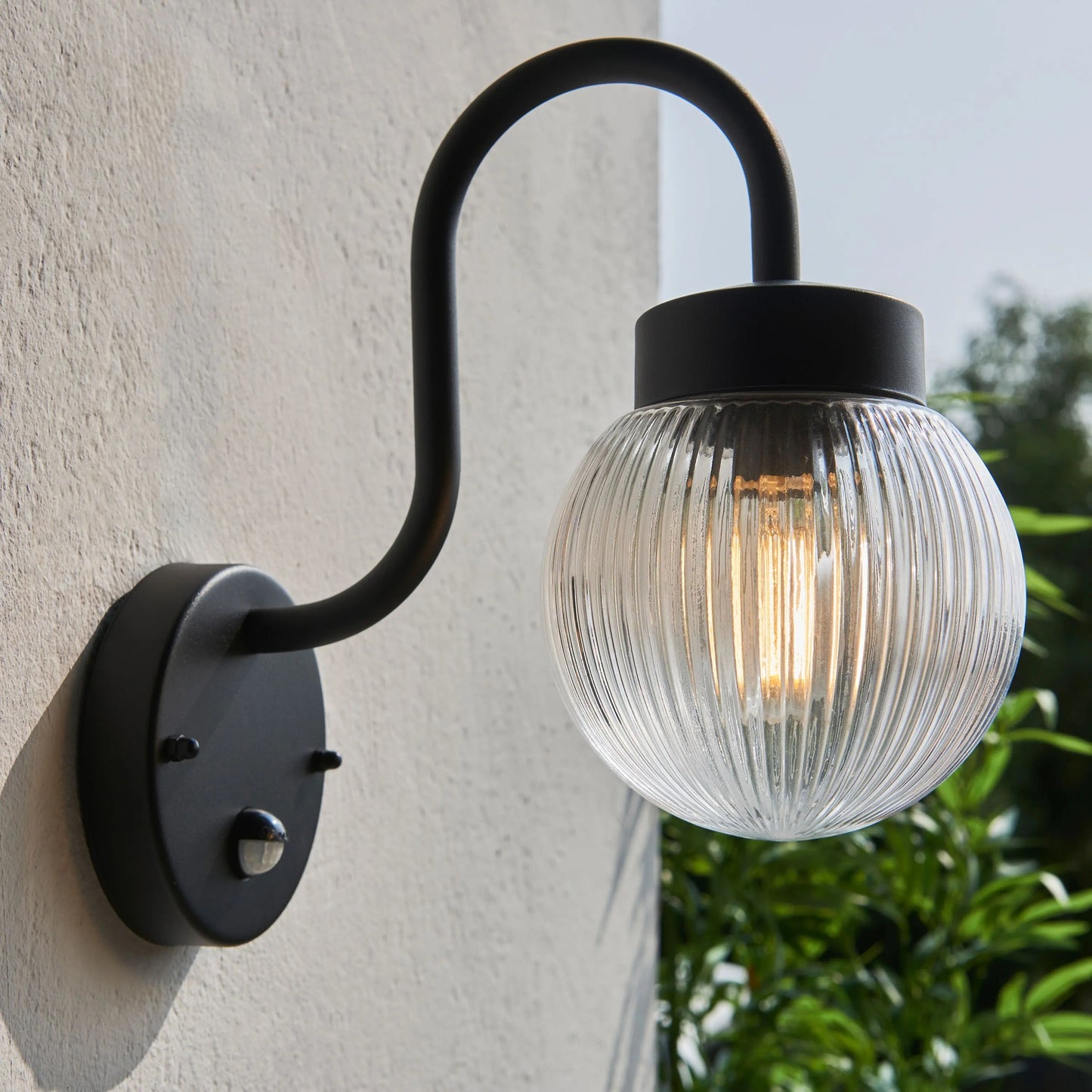Elwood Outdoor Wall Light