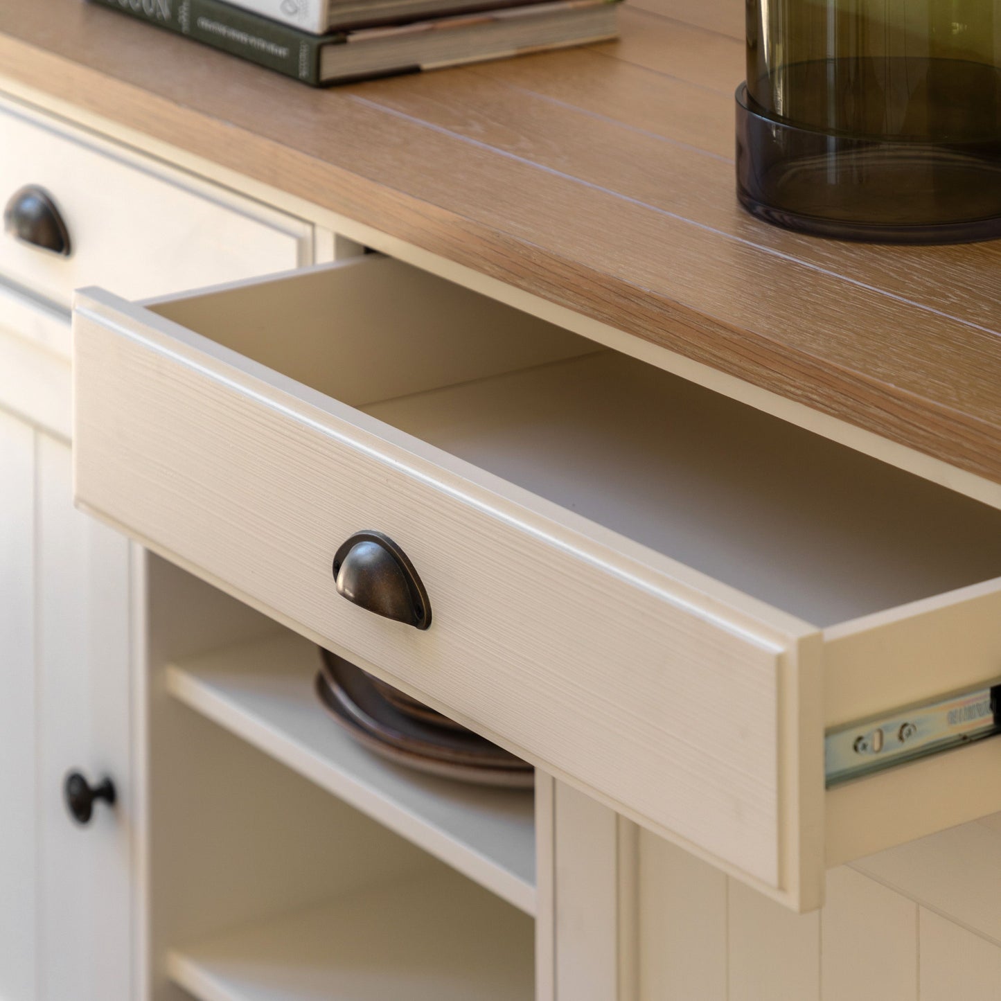 Hedley 2 Door 2 Drawer Sideboard (White)