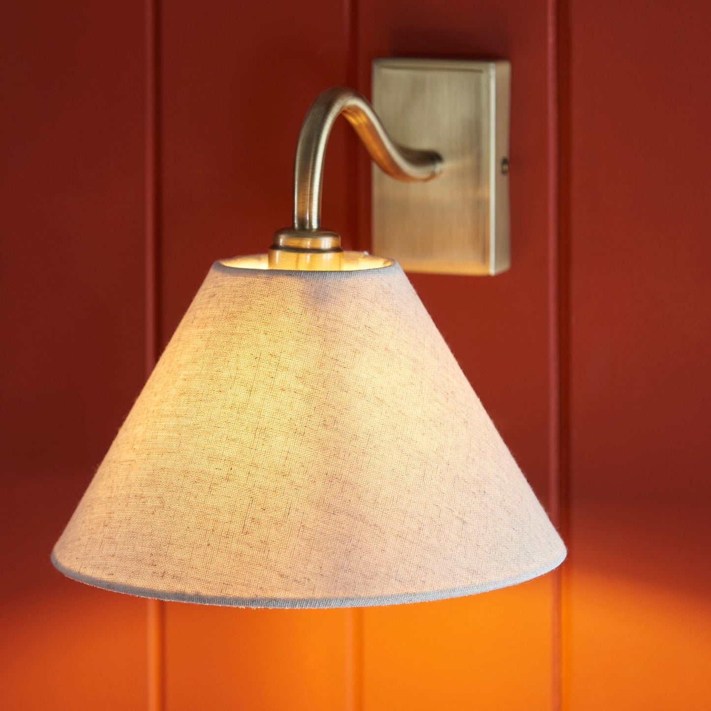 Evans Wall Light (Aged Brass)
