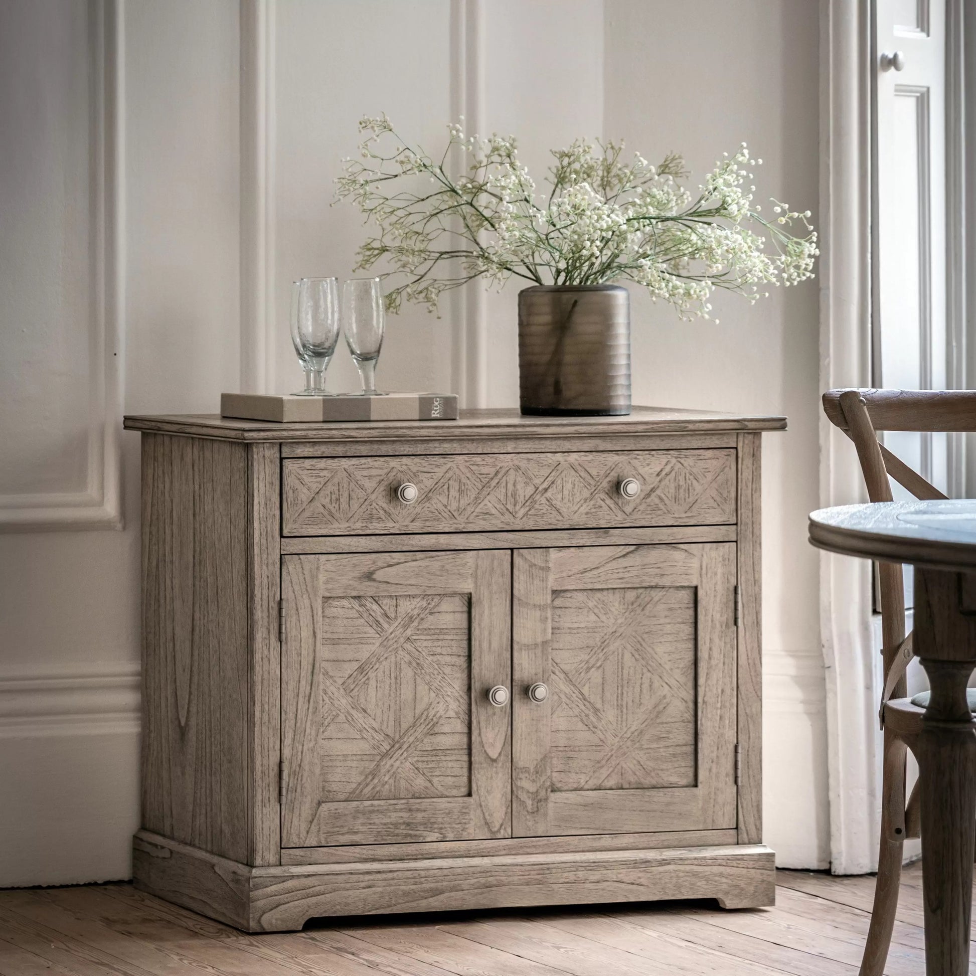 Sideboard with 2 Doors and 1 Drawer