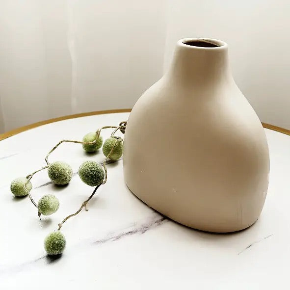 Lucy Matte Vase (Beige)