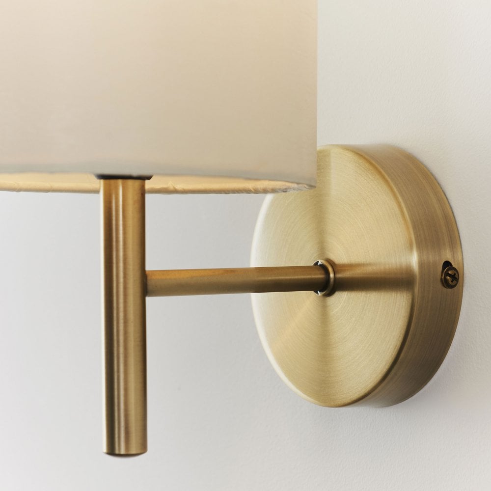 Bryant Wall Light (Antique Brass)