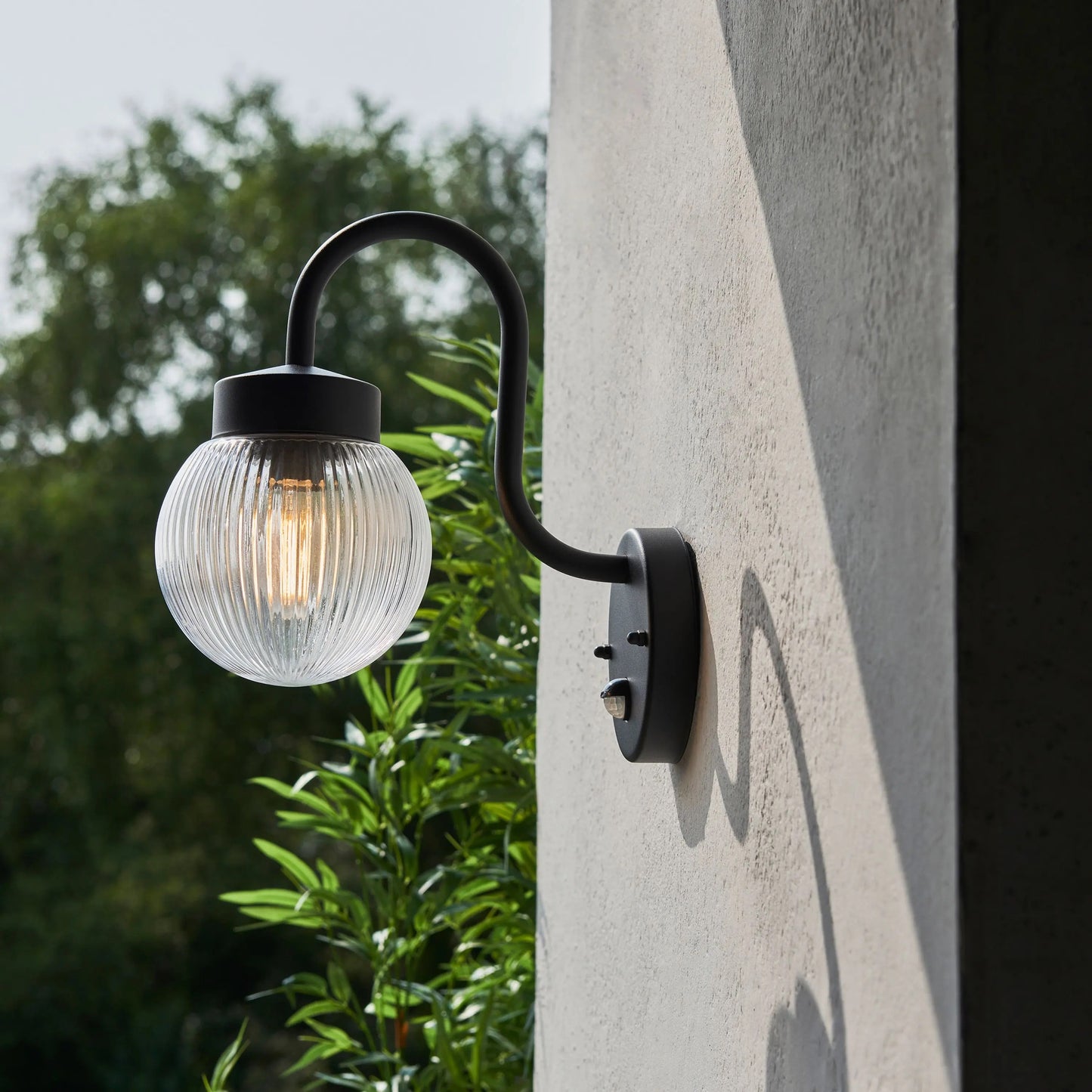 Elwood Outdoor Wall Light
