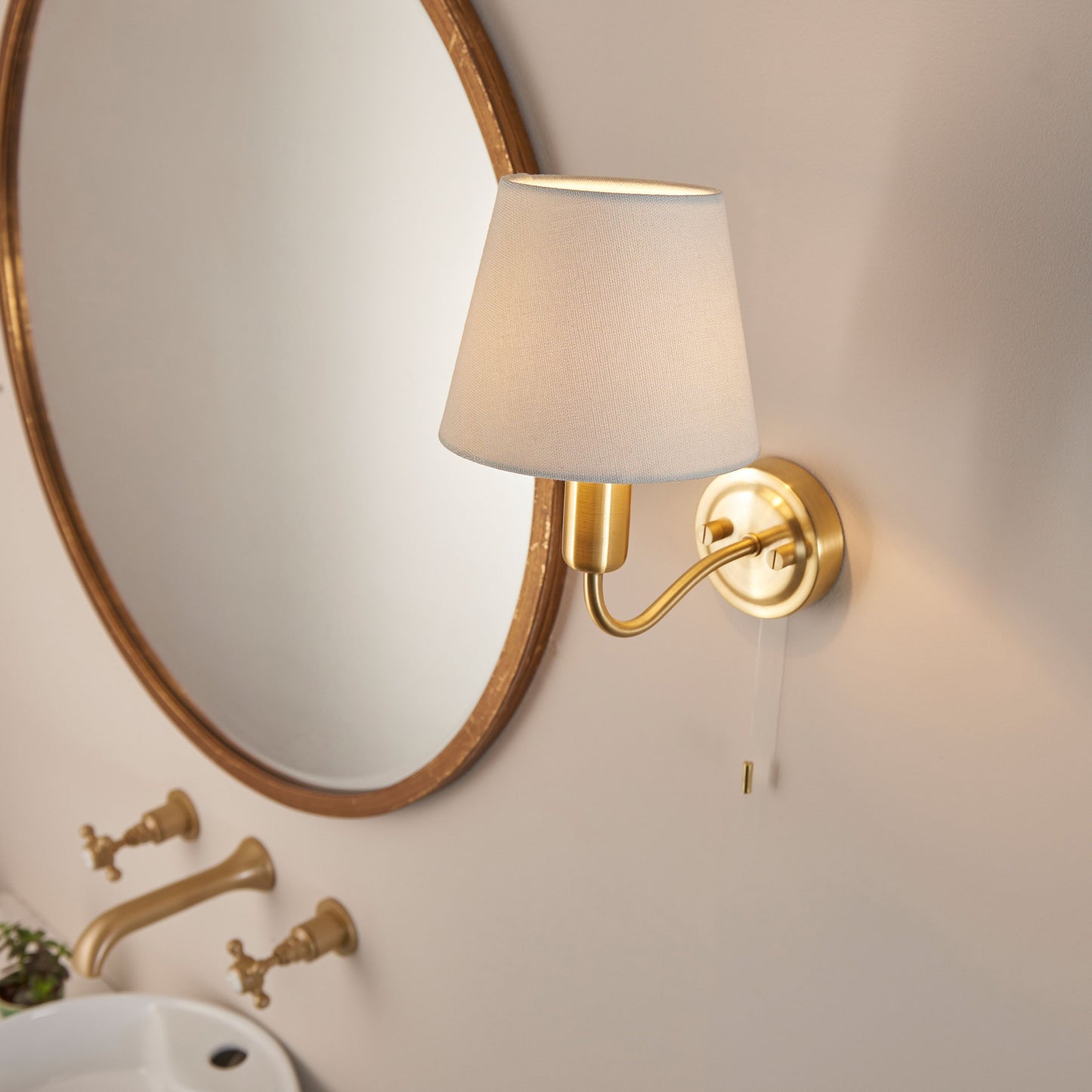 Palmer Wall Light (Brass)