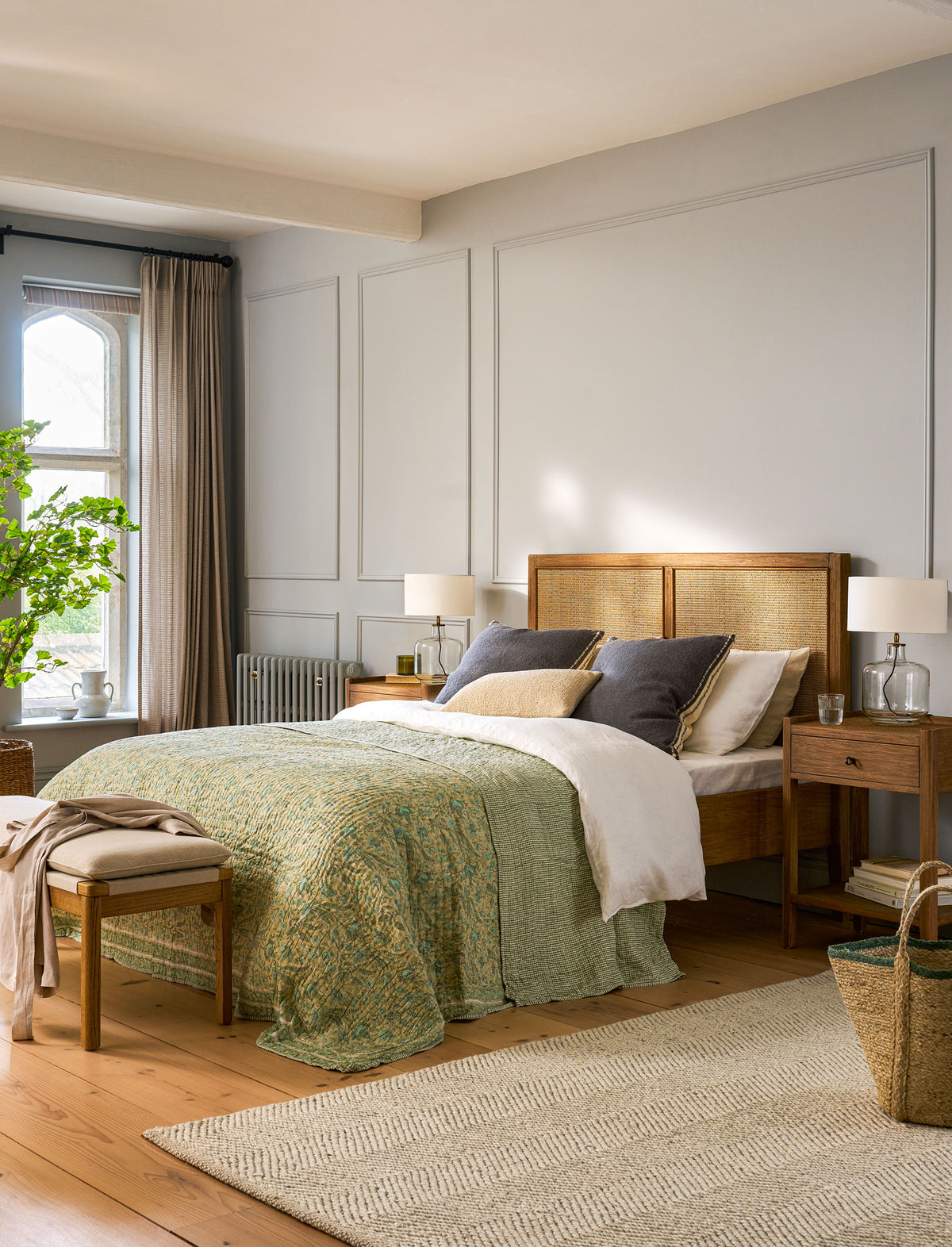 Chesterton King Bed - Bayur Wood, Natural