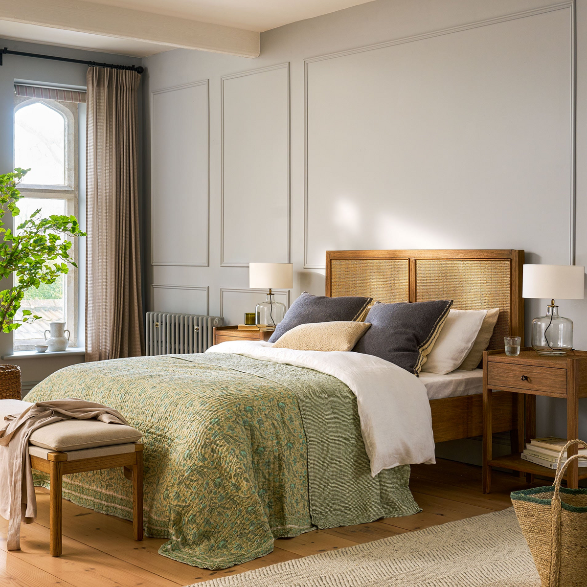 Chesterton King Bed - Bayur Wood, Natural