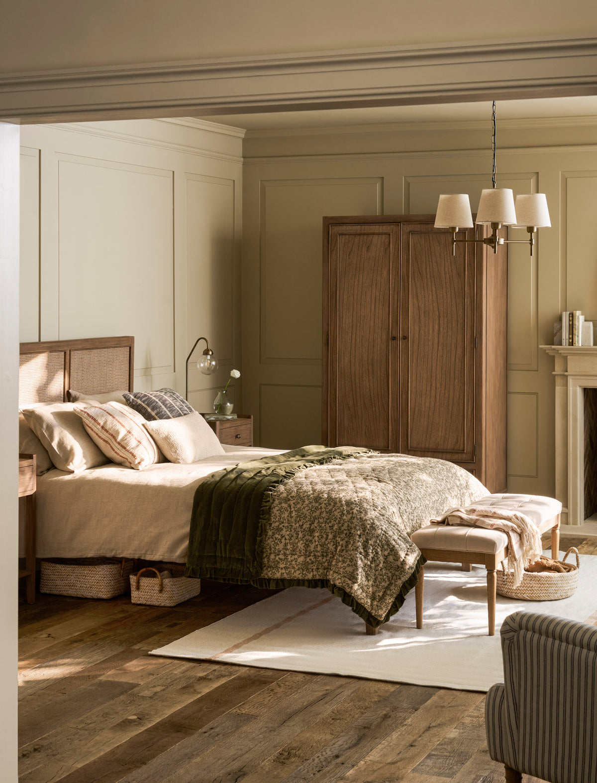 Chesterton King Bed - Bayur Wood, Natural