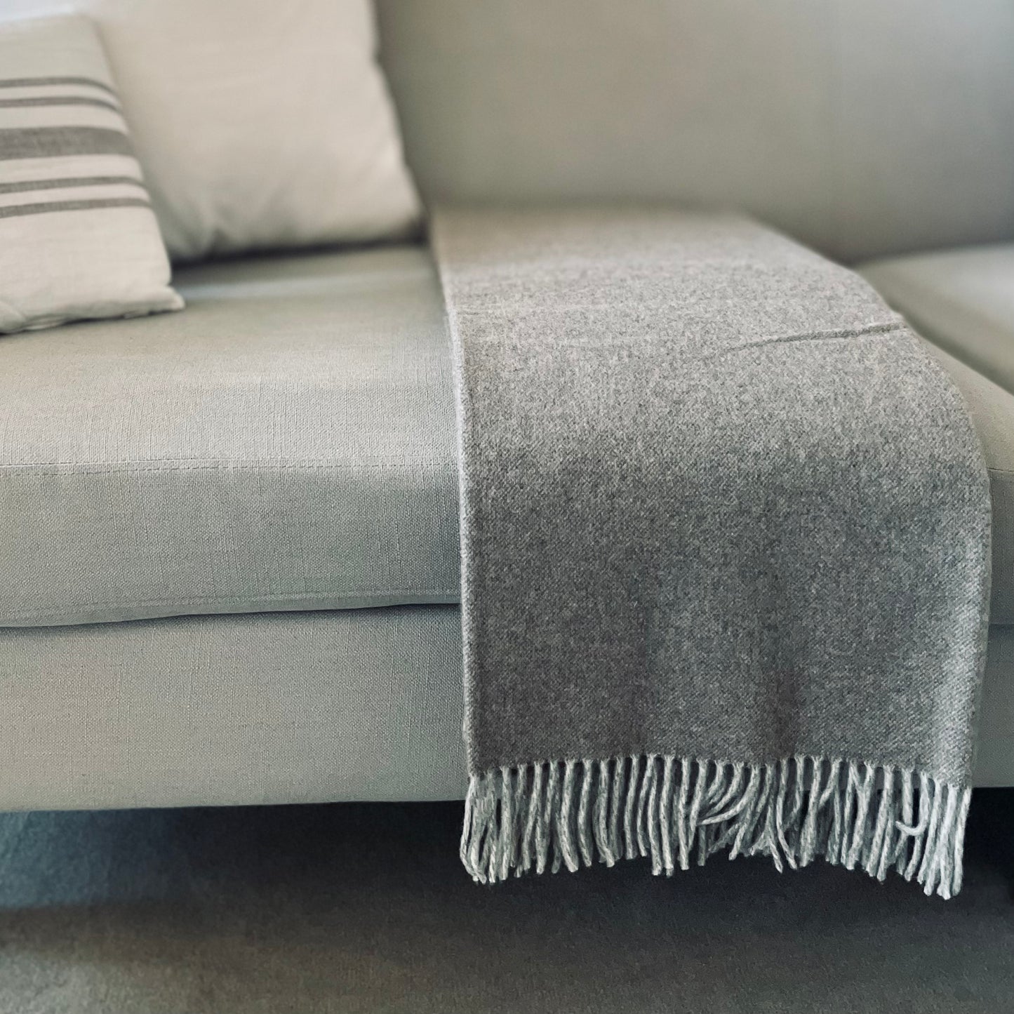 Hamilton 100% Wool Throw (Cappuccino)